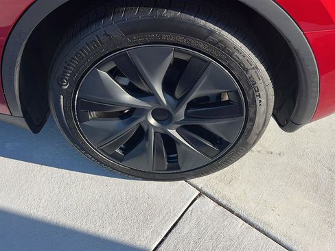 Used 2024 Tesla Model Y Long Range image 34