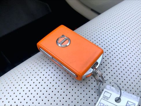 Used 2023 Volvo XC90 T8 Ultimate w/ Lounge Package image 15