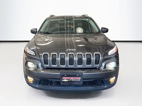 Used 2018 Jeep Cherokee Latitude Plus w/ Comfort/Convenience Group AWD/4WD image 4