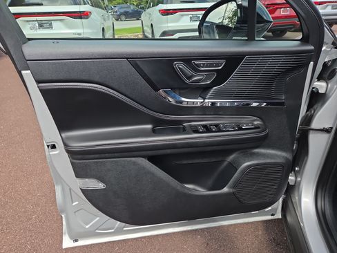 Used 2020 Lincoln Corsair AWD w/ Equipment Group 101A image 14