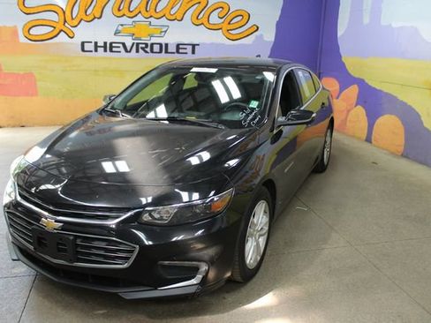 Used 2018 Chevrolet Malibu LT FWD image 4