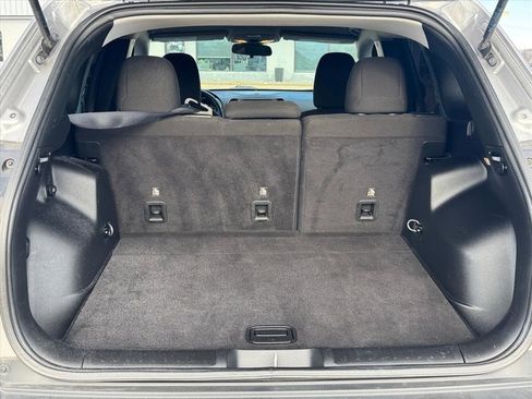 Used 2019 Jeep Cherokee Latitude w/ Cold Weather Group image 7