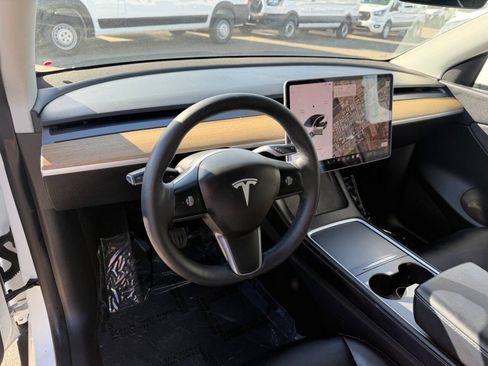 Used 2021 Tesla Model Y Long Range AWD/4WD image 10