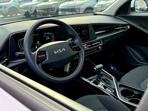 New 2026 Kia Niro LX image 11