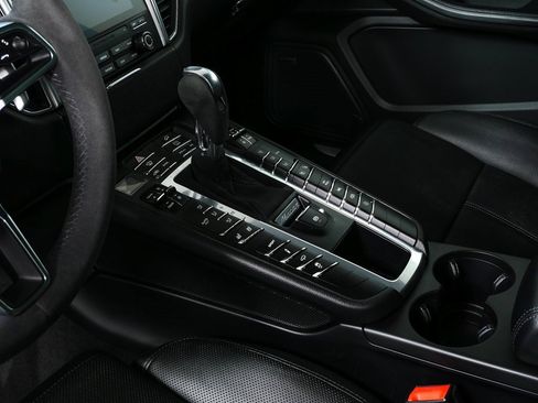 Certified 2017 Porsche Macan GTS image 19