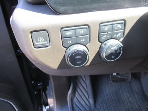 Certified 2022 Chevrolet Silverado 1500 LT Trail Boss w/ LT Trail Boss Premium Package AWD/4WD image 10