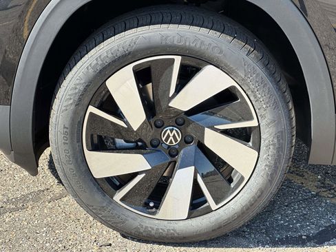 New 2026 Volkswagen Atlas Cross Sport SE image 9