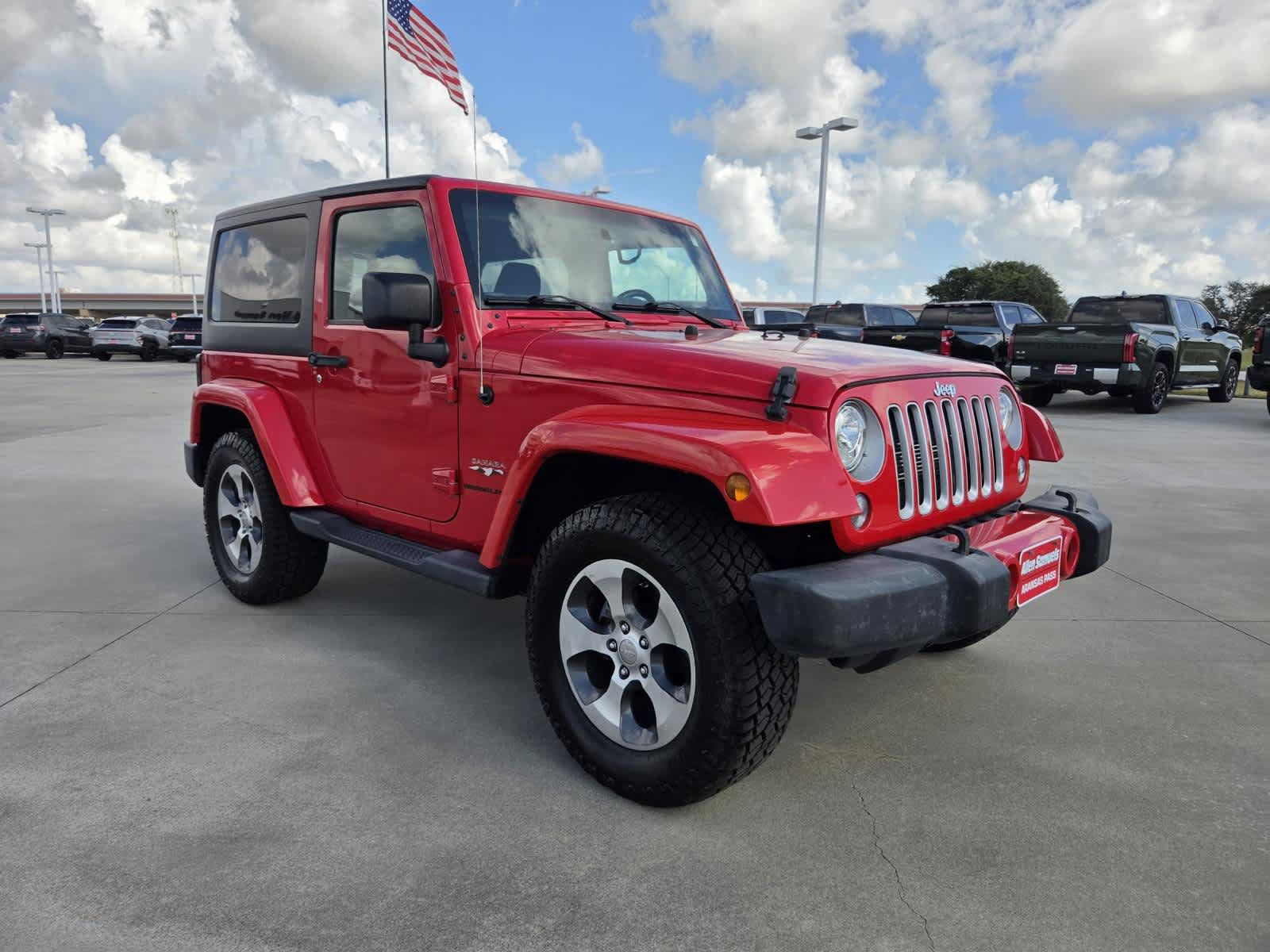 Used 2018 Jeep Wrangler Sahara w/ Connectivity Group AWD/4WD image 7