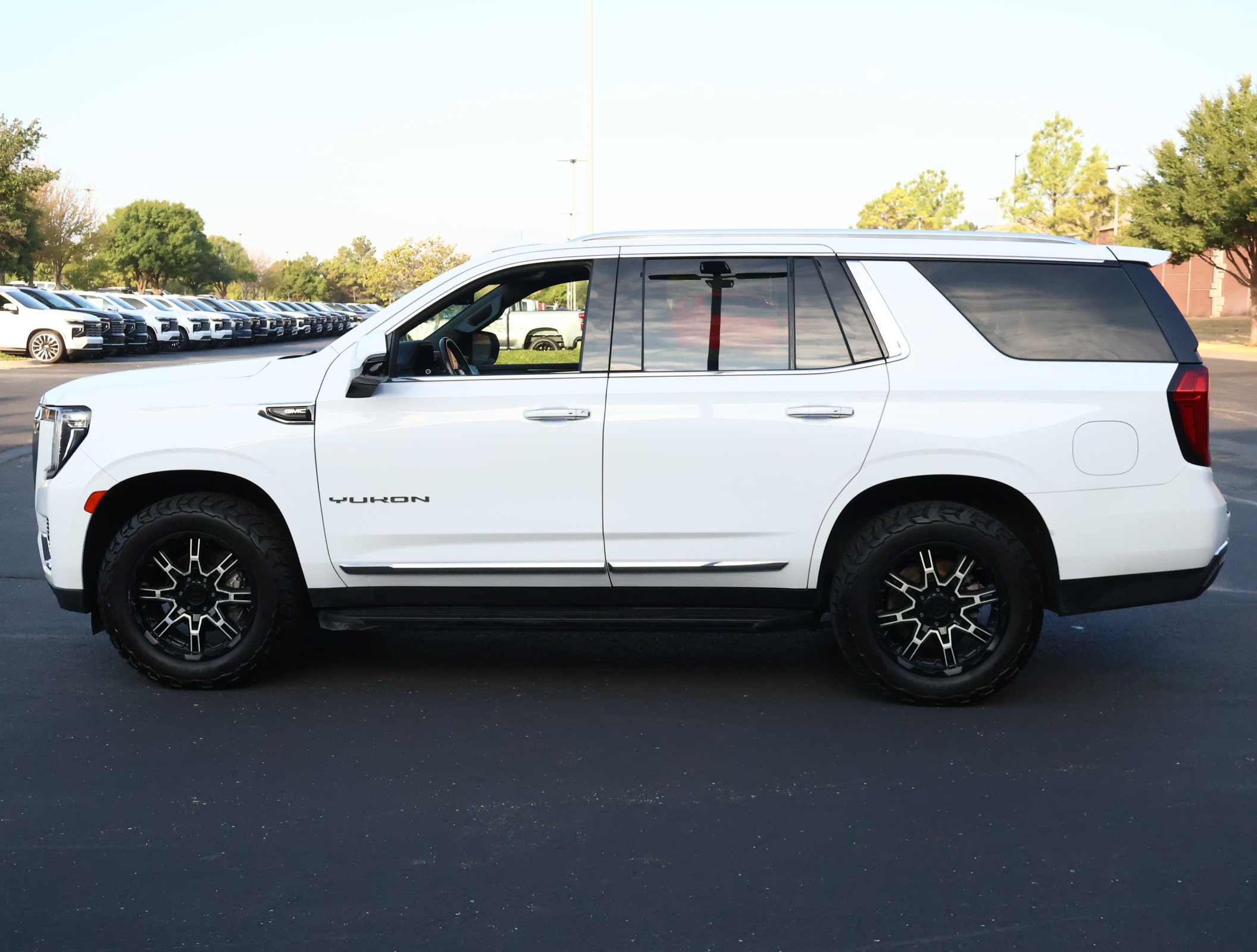 Used 2022 GMC Yukon SLT w/ SLT Premium Package AWD/4WD image 36