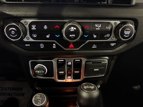 Used 2025 Jeep Wrangler Unlimited Sport AWD/4WD image 34