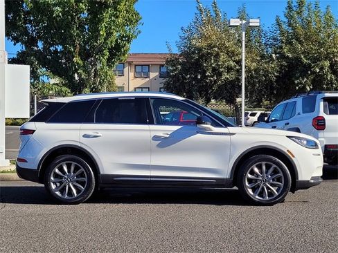 Used 2022 Lincoln Corsair AWD w/ Premium Package image 5