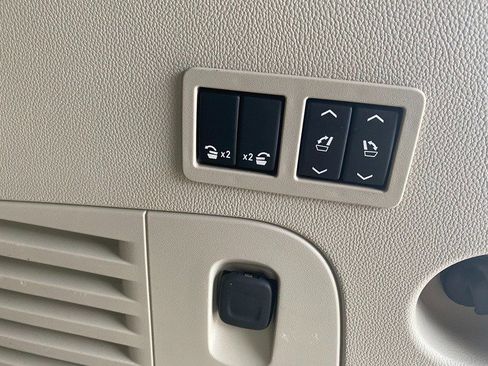 Used 2019 Cadillac Escalade Premium Luxury AWD/4WD image 23