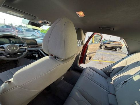 Used 2024 Hyundai Elantra SEL FWD image 17