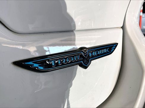 Used 2024 Jeep Grand Cherokee Trailhawk image 9