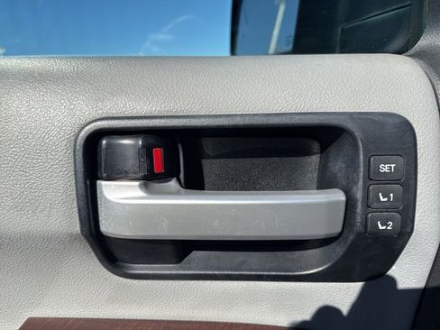 Used 2013 Toyota Sequoia Platinum image 11