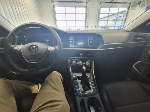 Used 2021 Volkswagen Jetta SE FWD image 24