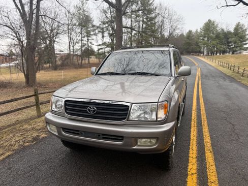 Used 2001 Toyota Land Cruiser image 4