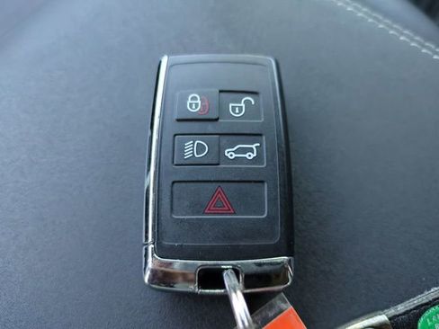 Used 2023 Land Rover Discovery S R-Dynamic image 36