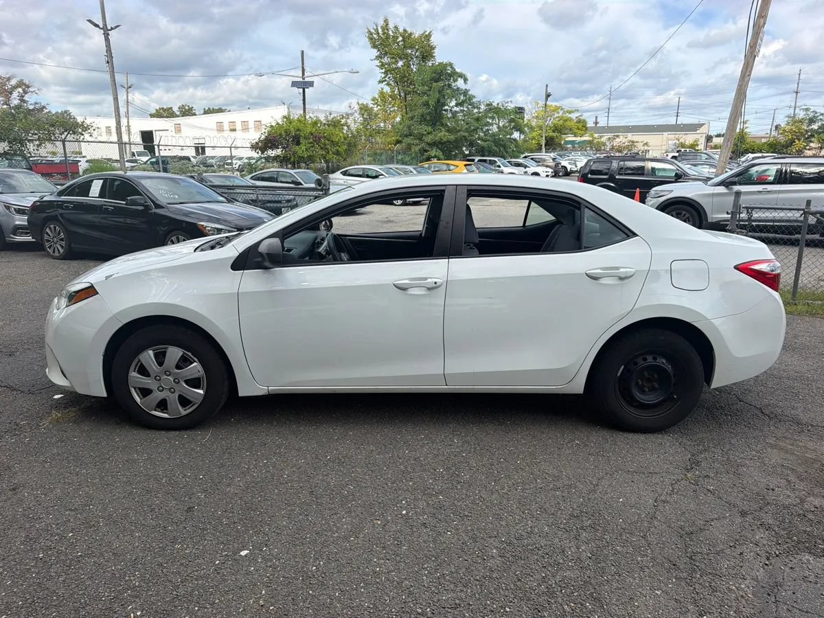 Used 2016 Toyota Corolla L FWD image 2
