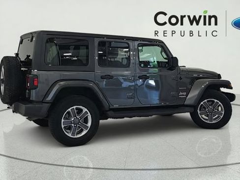 Used 2018 Jeep Wrangler Unlimited Sahara AWD/4WD image 6
