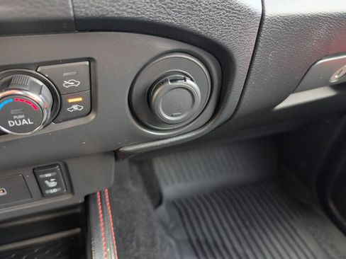 Used 2023 Nissan Frontier PRO-4X w/ Pro-4X Premium Package image 19