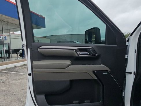 Used 2026 Chevrolet Silverado 2500 ZR2 AWD/4WD image 11