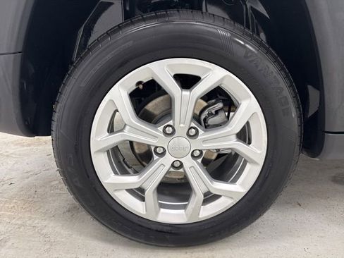 Used 2024 Jeep Compass Latitude AWD/4WD image 29