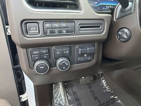 Used 2023 Chevrolet Tahoe Z71 w/ Luxury Package image 25