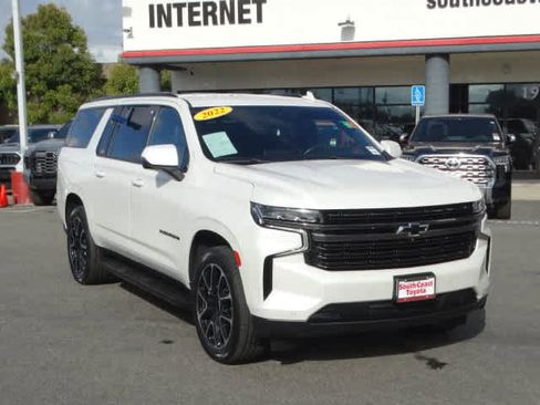 Used 2022 Chevrolet Suburban RST w/ Luxury Package AWD/4WD image 2