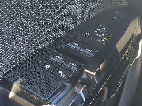 New 2026 BMW 740i w/ Premium Package image 25