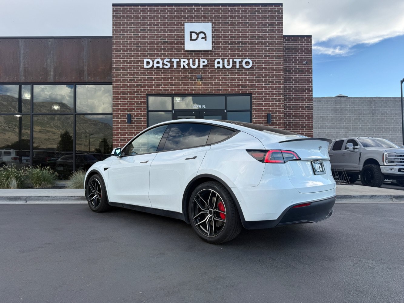 Used 2022 Tesla Model Y Performance AWD/4WD image 3