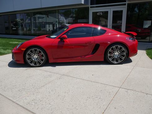 Certified 2016 Porsche Cayman GTS RWD image 2