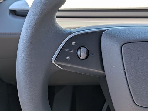 Used 2026 Tesla Model Y 2WD image 34