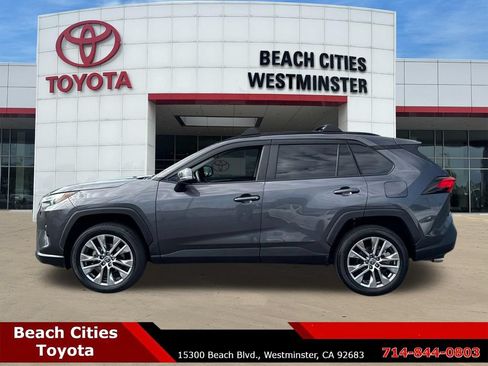 Used 2022 Toyota RAV4 XLE Premium AWD/4WD image 7