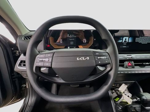 New 2025 Kia K4 LX image 11