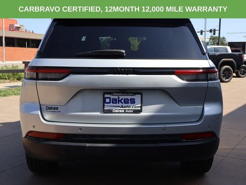 Used 2024 Jeep Grand Cherokee Altitude RWD image 5