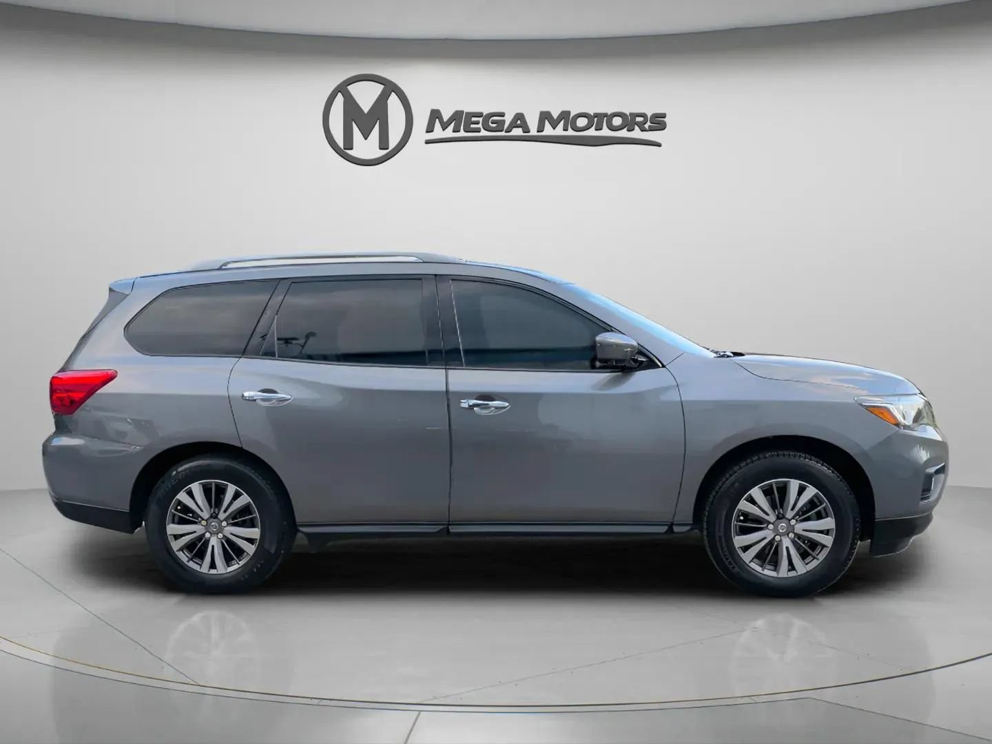 Used 2020 Nissan Pathfinder SL FWD image 9