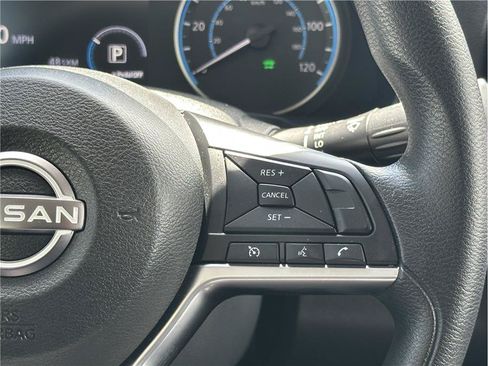 Used 2025 Nissan Leaf S FWD image 21