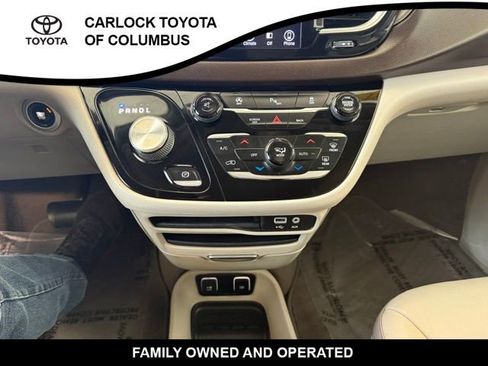 Used 2017 Chrysler Pacifica Touring-L image 29