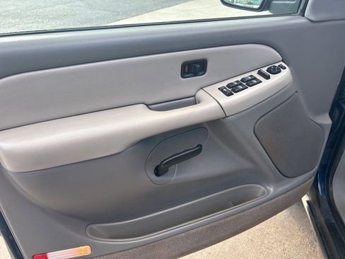 Used 2000 Chevrolet Suburban LS w/ LS Preferred Equipment Group image 17