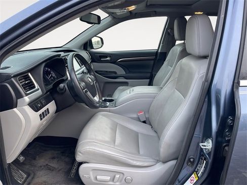 Used 2015 Toyota Highlander Limited image 9
