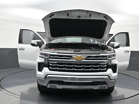 Used 2023 Chevrolet Silverado 1500 LTZ w/ Z71 Off-Road Package AWD/4WD image 37