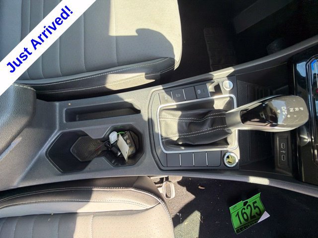 Used 2025 Volkswagen Jetta SE FWD image 27
