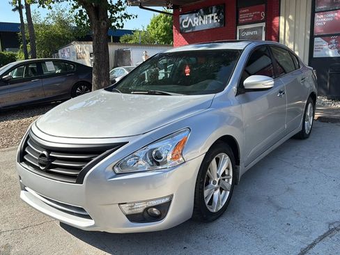 Used 2015 Nissan Altima 2.5 SV w/ Convenience Package FWD image 1