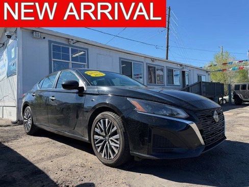 Used 2023 Nissan Altima 2.5 SV image 1