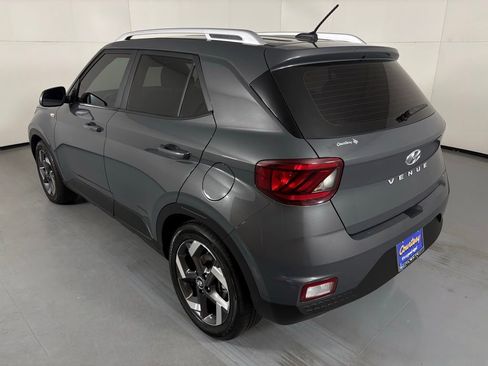 Used 2025 Hyundai Venue SEL FWD image 5