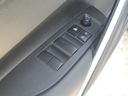 Certified 2024 Toyota Corolla Cross LE w/ Moonroof Package FWD image 21