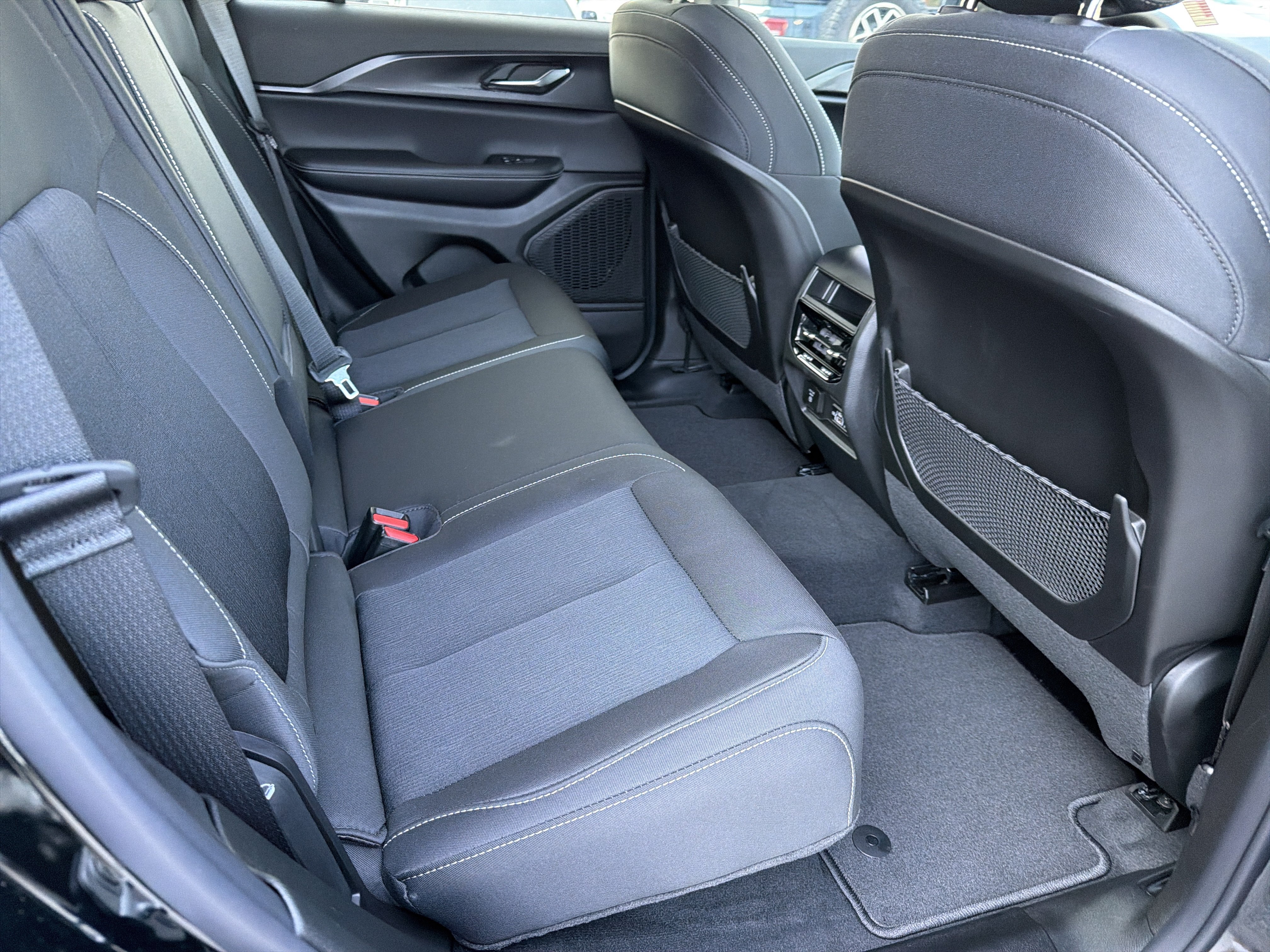New 2027 Jeep Grand Cherokee Laredo X RWD image 14