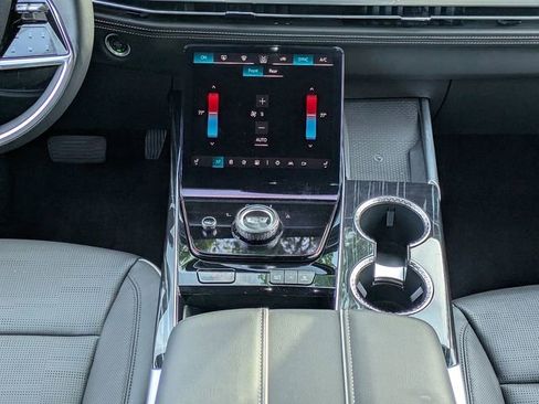 Certified 2025 Cadillac Escalade Sport w/ LPO, ONYX Package image 20