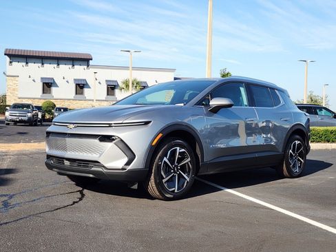 New 2026 Chevrolet Equinox EV LT image 2